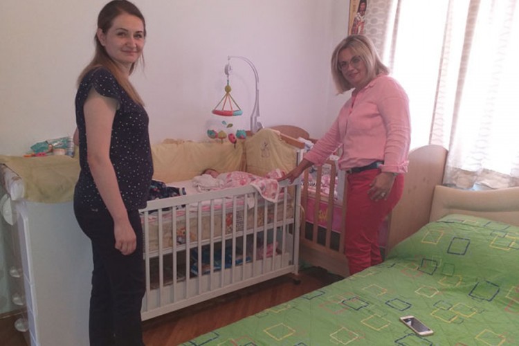 Uručena kolica i pokloni milićkim trojkama