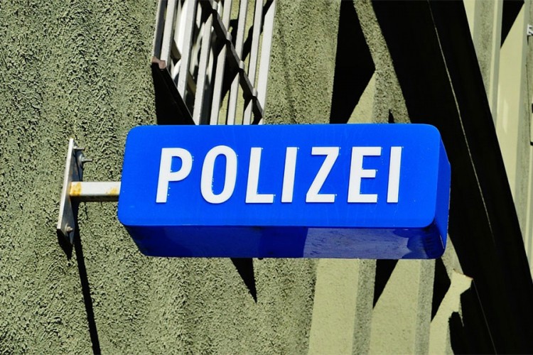 Uletio poršeom među pješake, četvoro poginulo, među njima i beba