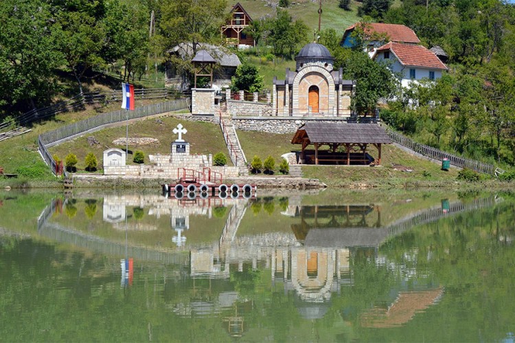 Počela Sveta arhijerejska liturgija u Andrićgradu