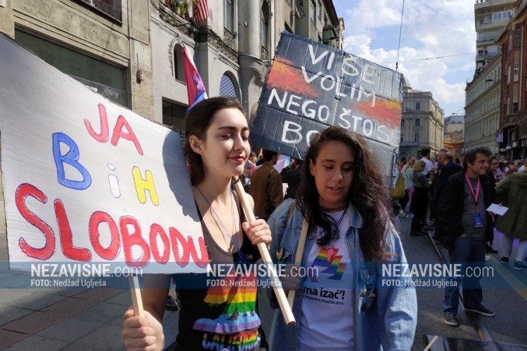 Šmrkovima oprali ulicu poslije gej parade