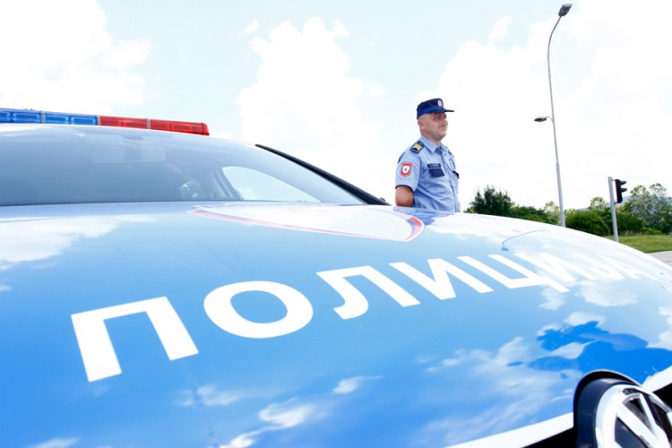 Pijan napao banjalučkog policajca i poderao mu uniformu