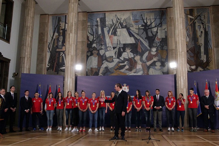 Vučić ugostio zlatne odbojkašice