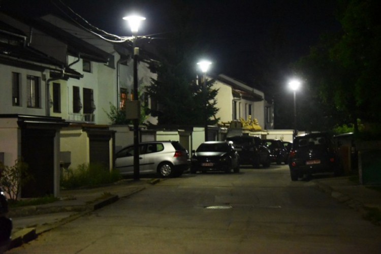 Supruga uhapšenog prijavila da im se u garaži nalazi oružje