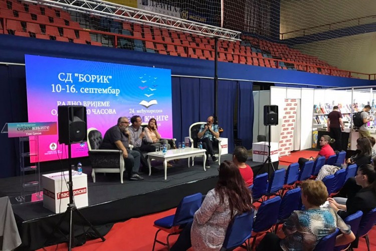 Panel-diskusija "Izazovi u savremenoj književnosti" na Sajmu knjiga