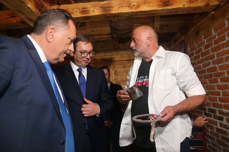 Vučić i Dodik stigli u Drvar, posjetili vrtić "Majka hrabrost"