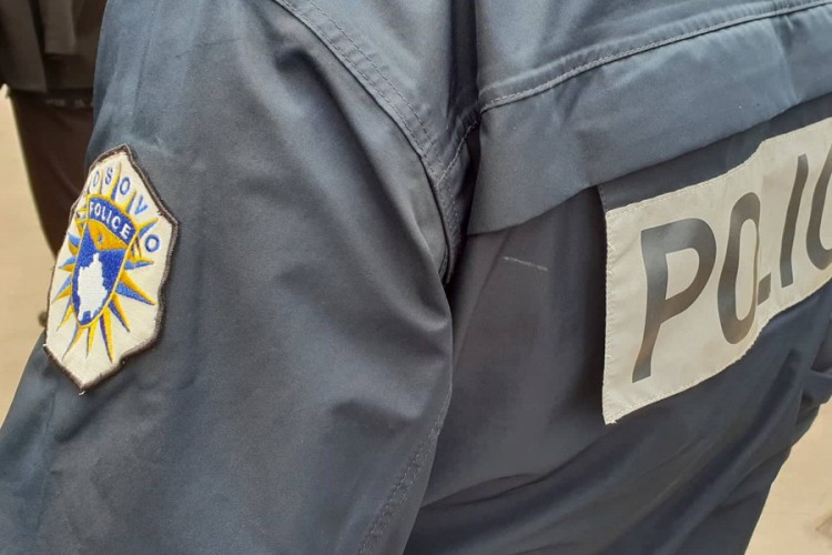 Oštećene nadgrobne ploče na pravoslavnom groblju u Uroševcu