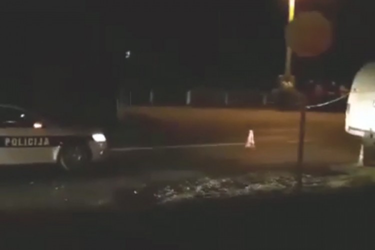 Tragedija kod Živinica: Kombi usmrtio ženu