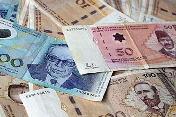 Prosječna julska plata 932 KM
