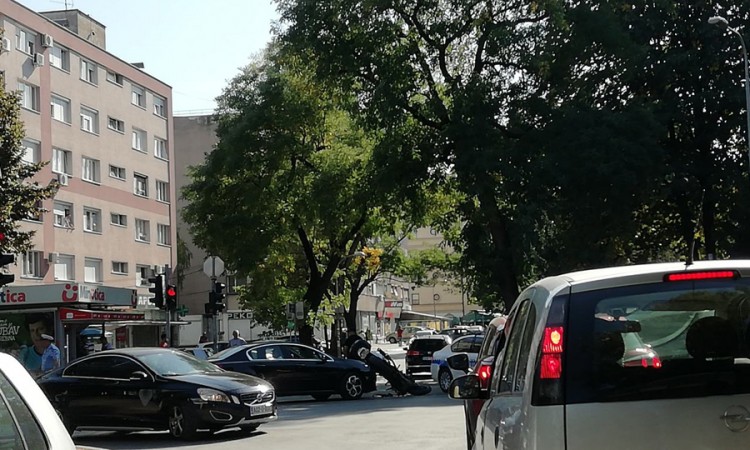 Motociklista povrijeđen u sudaru kod banjalučke Gimnazije