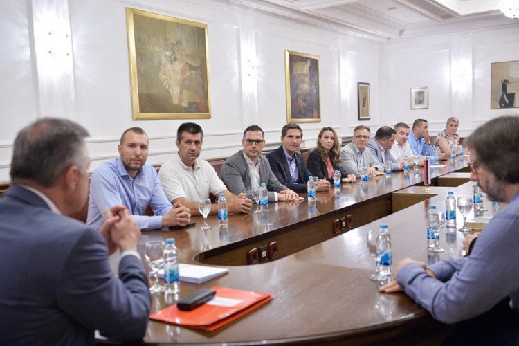 Za opremanje sedam kabineta praktične nastave 200.000 KM