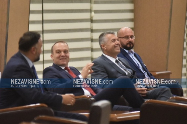 Poslanici NS RS smijenili potpredsjednika Senada Bratića