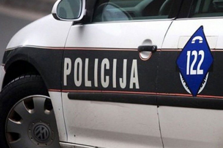 Pet osoba povrijeđeno u sudaru tri automobila