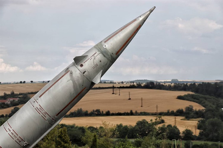 U podrumu pronađen protivavionski projektil