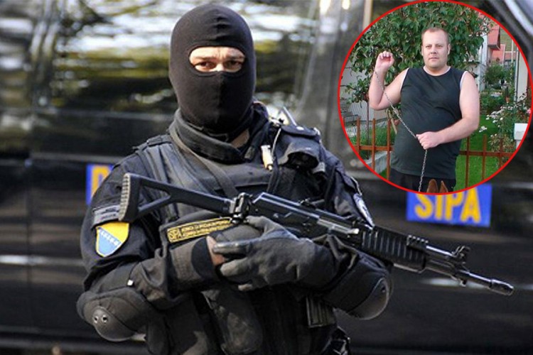 Izvršio nuždu pred džamijom pa se "pohvalio" na Facebooku