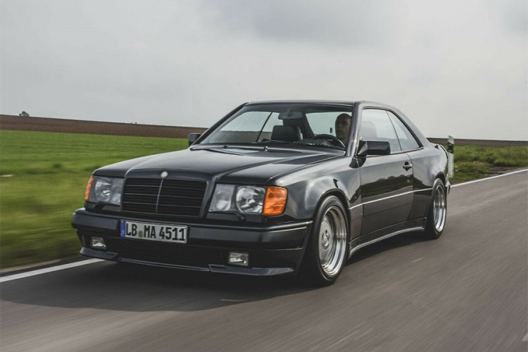 Na aukciji u Londonu čuveni Mercedes 300 CE 6.0 AMG Hammer