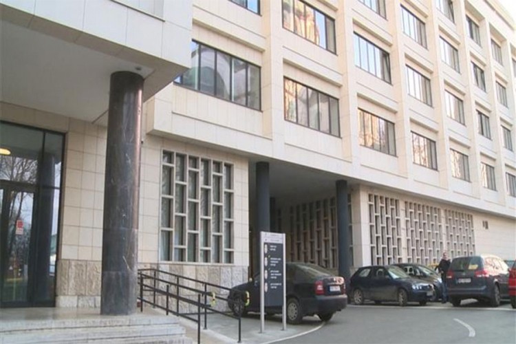 Optužena majka koja je ostavila bebu u kontejneru