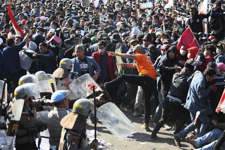 Student poginuo u sukobu demonstranata i policije