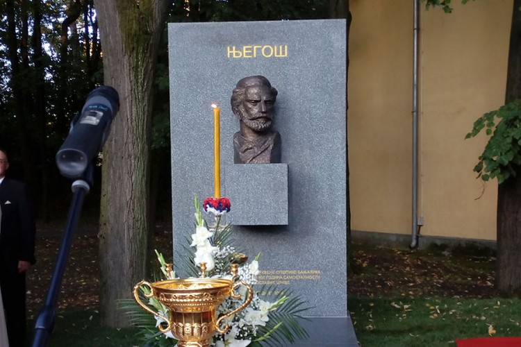 Otkrivena Njegoševa bista u centru Banjaluke
