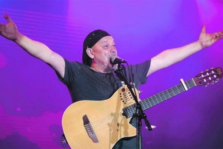 Neša Galija: Akustični koncert ogledalo za bend