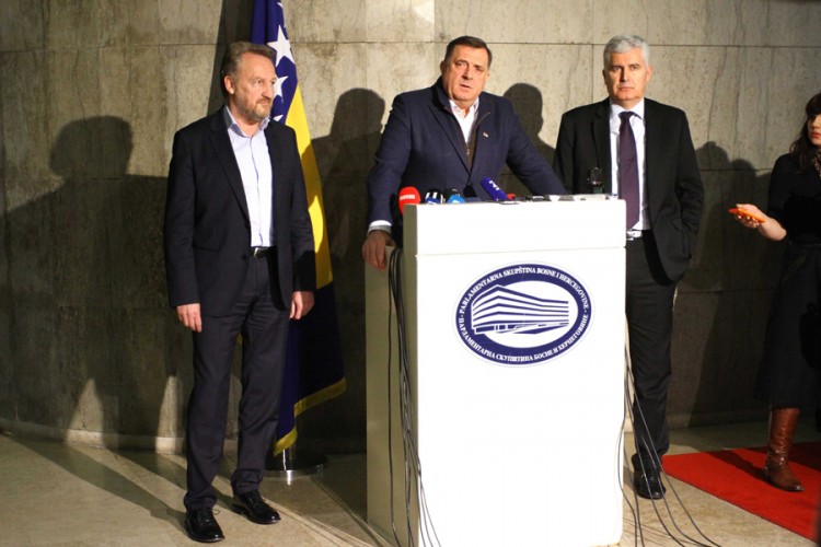 SDA i HDZ čekaju SNSD za razgovore