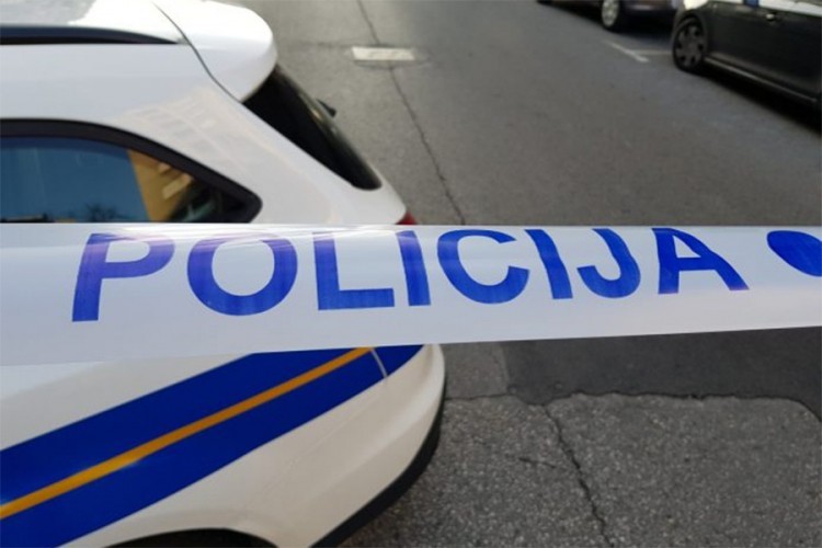 Nesreća na Žnjanu: Žena poginula, auto završio na krovu