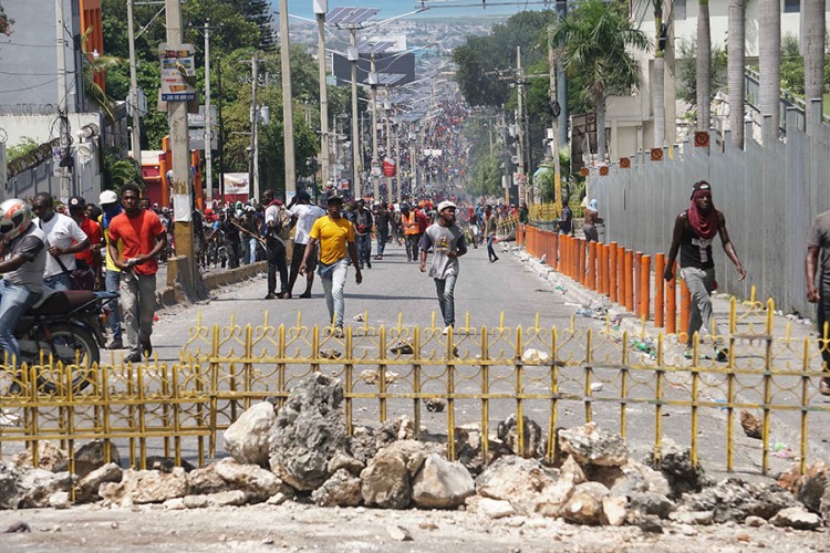 Haiti: Demonstranti demolirali i policijsku stanicu