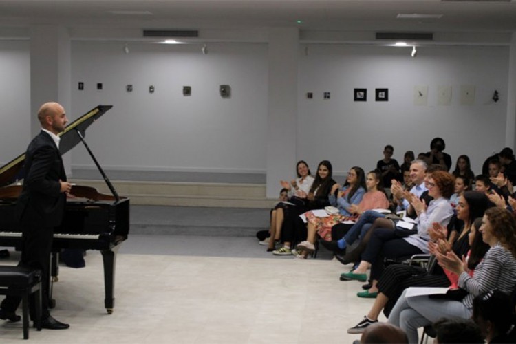 Pijanista Marijan Đuzel održao koncert u Mostaru