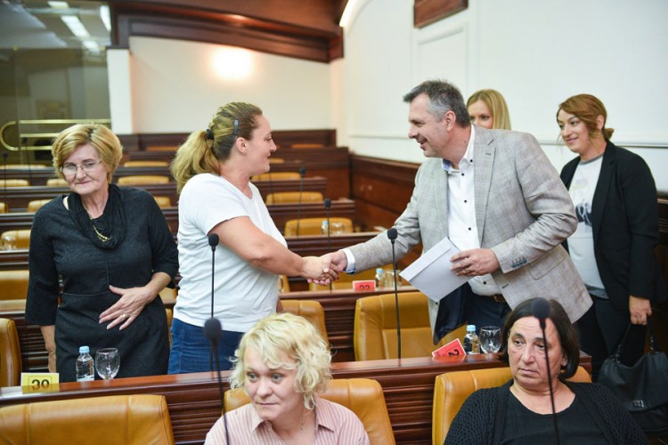 Pomoć hraniteljskim porodicama za nabavku udžbenika