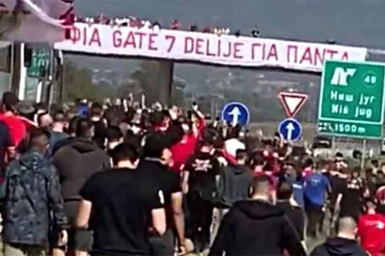 Delije dočekale navijače Olimpijakosa i zaustavile saobraćaj
