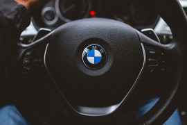 Pronađen ukradeni BMW u Derventi, traga se za lopovima