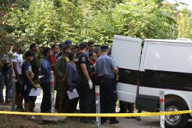 Oko 100 policajaca pretresalo migrante, našli sjekire i noževe