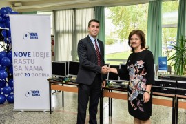 Nova banka donirala računare osnovnim školama