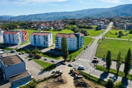Niče semafor kod boračkih zgrada na Adi