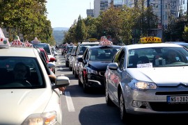 Taksisti odlučili da prekinu protest
