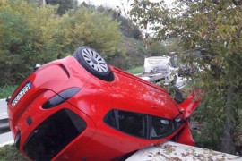Pijani Goraždanin izvrnuo seat na krov