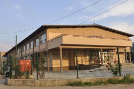 Osnovci se staklom režu po rukama i slike postavljaju na Instagram