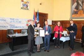 Uručena posthumna odlikovanja porodicama 25 boraca VRS