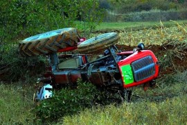 Traktorom udario u bagrem, ispao iz sjedišta i poginuo