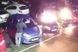 Snimljen piroman, zapalio pet automobila