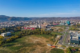 Grad pravi fudbalsko igralište kod "Delta planeta"