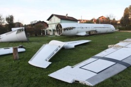 Zagorac kupio avion, pa ga parkirao na imanju