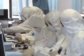 Brojači glasova u Prištini obučeni kao da se bore protiv zaraze