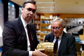 Vučić poklonio Junkeru vinjak star 40 godina