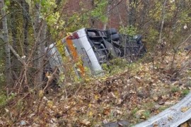 Prevrnuo se autobus kod Šujice, tri osobe povrijeđene