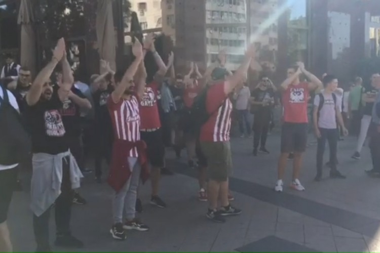 Navijači Zvezde i Olimpijakosa zajedno idu na stadion