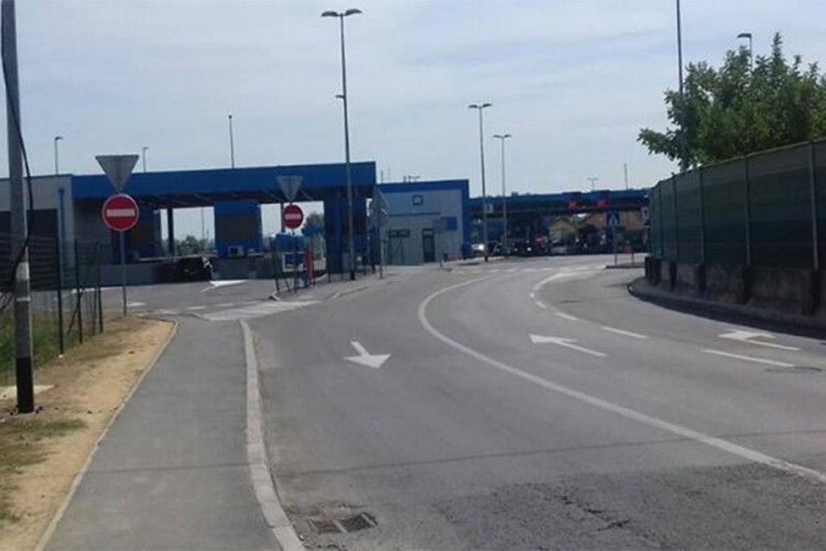 Đaci zbog pečata proveli pet sati na hrvatskoj granici, pa ih vratili
