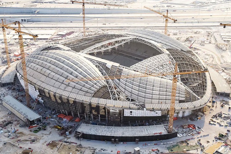 Da bi završili stadione za SP u fudbalu radnici umiru od vrućine
