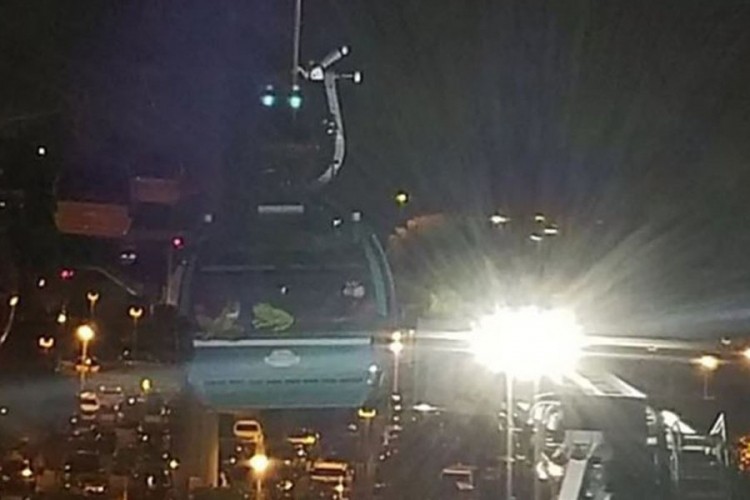 Zbog nestanka struje posjetioci Dizni parka satima bili zaglavljeni na žičari