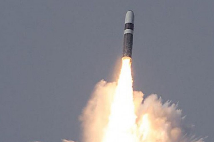 Piloti snimili: Balistička raketa proletjela u blizini aviona