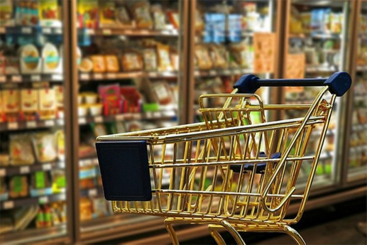 Iz marketa krao hranu i piće